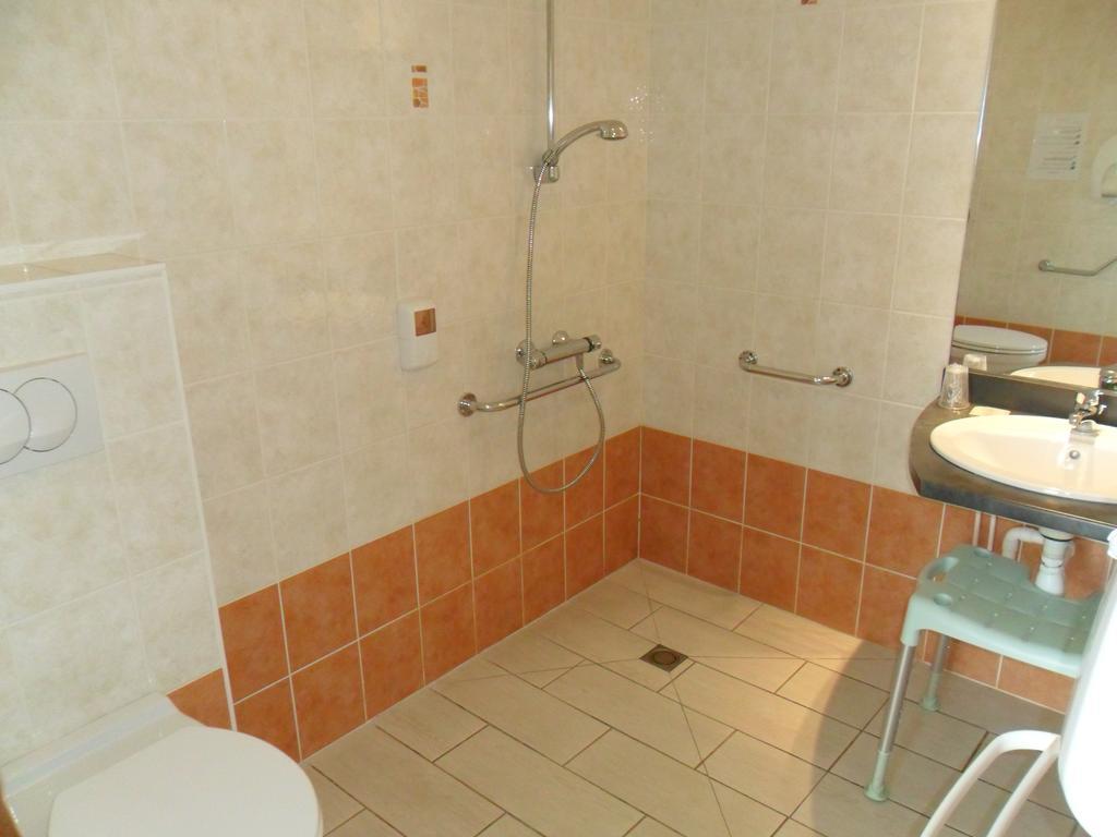 Verrieres-en-Anjou Hotel L'Oceane Angers Parc Expo חדר תמונה